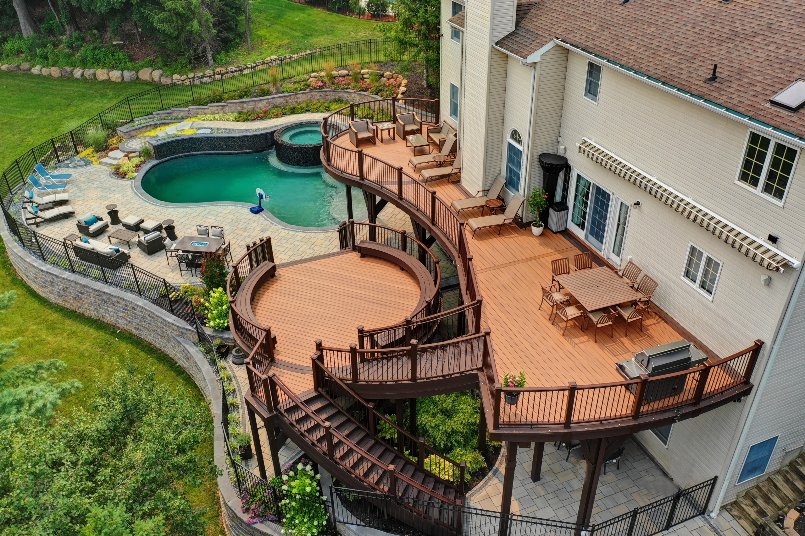 custom curved deck in wayne nj using composit decking and railings